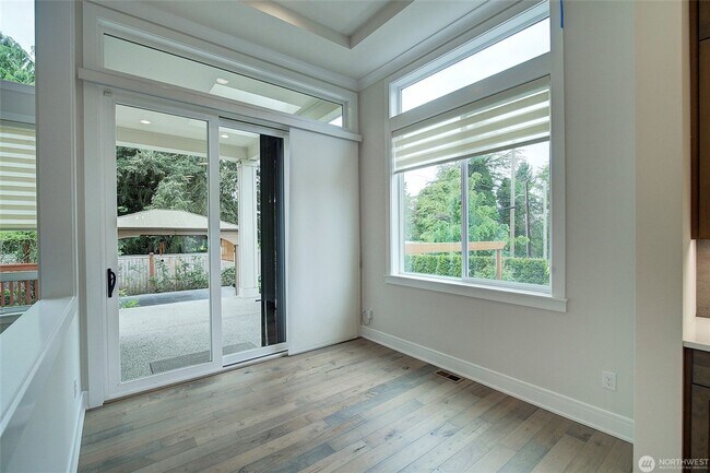 Building Photo - 5Bd/4Ba Bellevue House