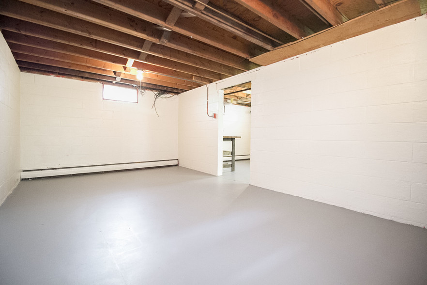 Building Photo - 3350 Beaumont Dr
