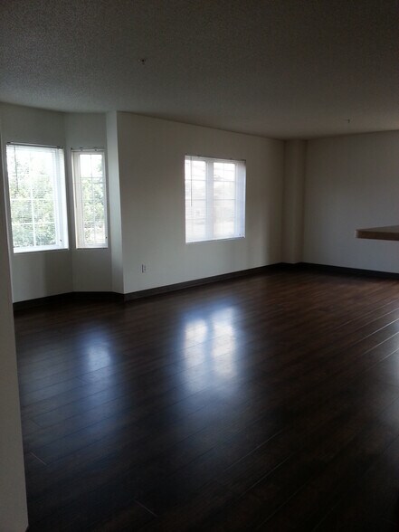 Building Photo - 943 S Gilbert St