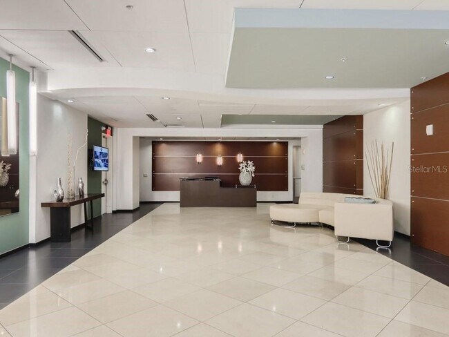 Building Photo - Modern 1/1 Condo in the Heart of Orlando –...
