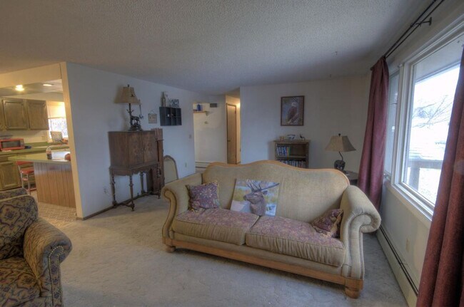 Building Photo - 2 Bed, 1 Bath with Garage Space in Missoula