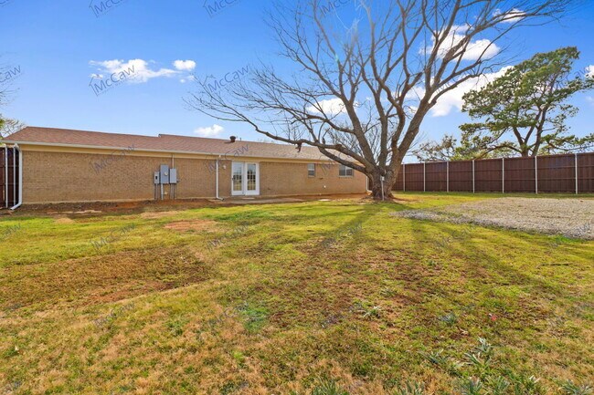 Building Photo - 308 E Fairlane Dr