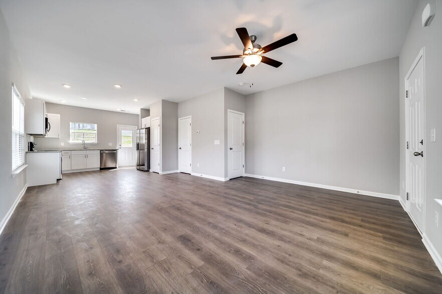 Building Photo - 348 Kristen Ct