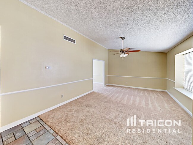 Building Photo - 5958 Chariot Ln