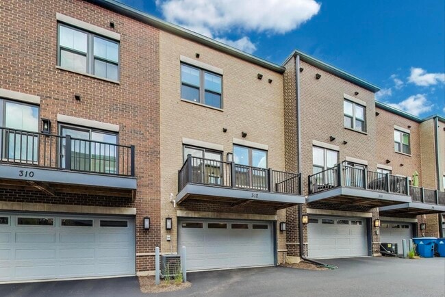 Building Photo - 312 S Elm St