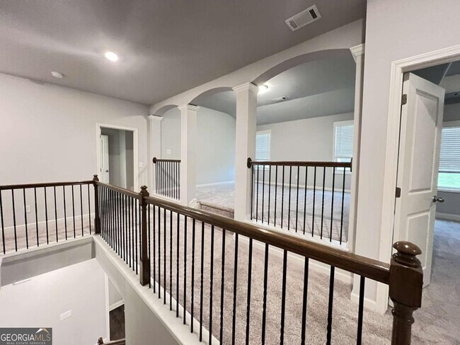 Building Photo - 4675 Silver Oak Dr SW