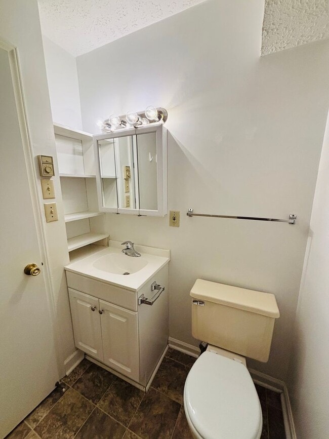 Building Photo - Studio 1 Bath with Loft Condo