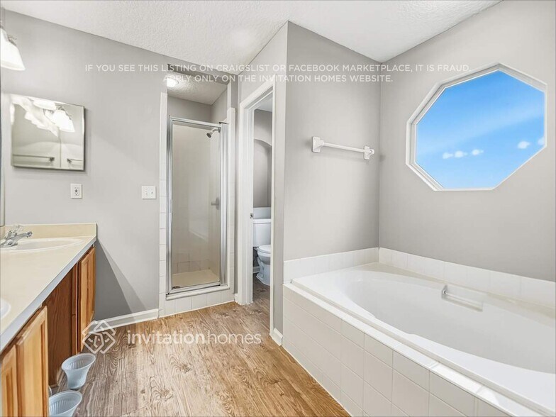 Building Photo - 14091 Summer Breeze Dr E