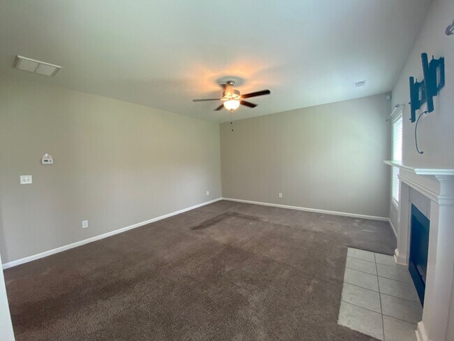 Building Photo - 216 Wild Azalea Dr