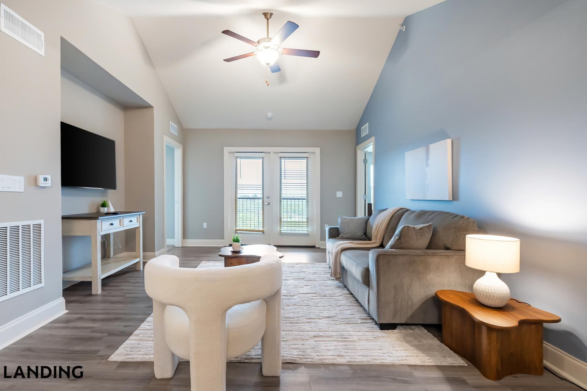 Building Photo - 305 Laredo Dr