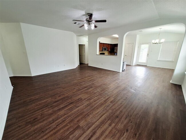 Building Photo - 325 Comal Run