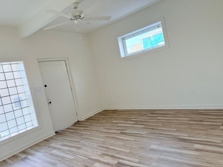 Building Photo - 3012 Castiglione St