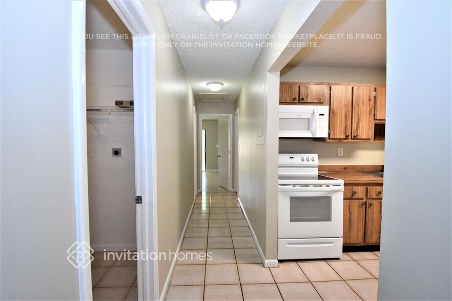 Building Photo - 11221 SW 117th Ct