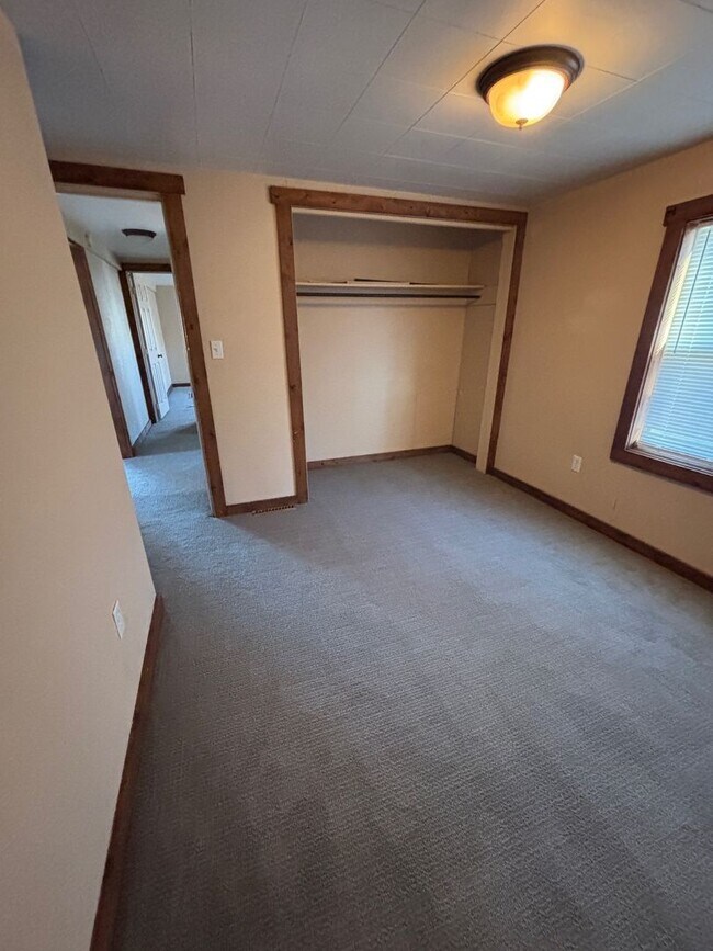 Building Photo - 4 Bedroom with East Gallatin in the backyard