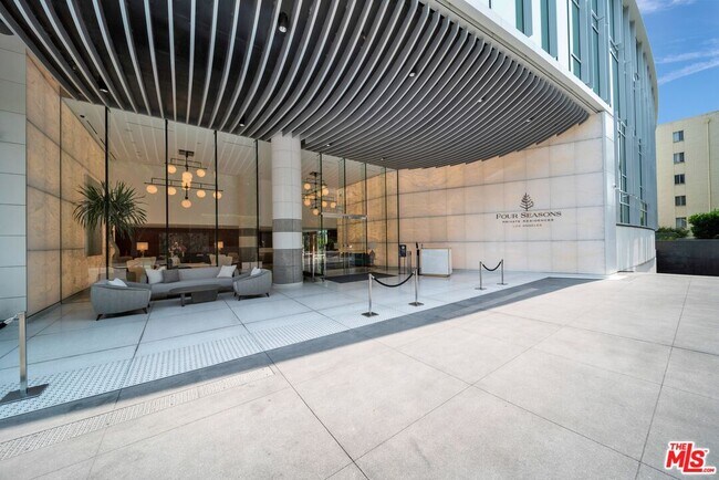 Building Photo - 9000 W 3rd St