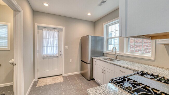 Building Photo - 103 N Harvard Ave