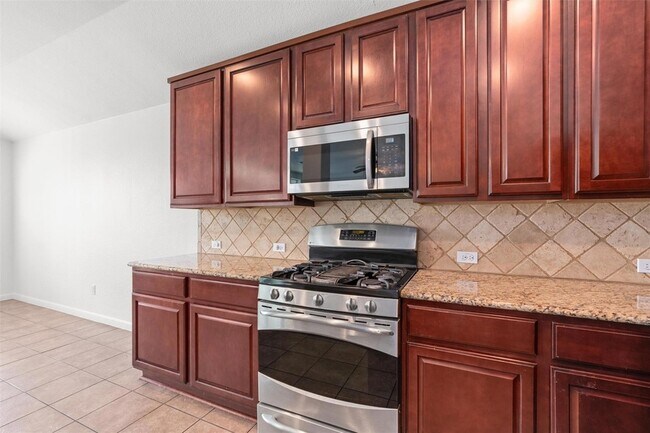 Building Photo - 1049 Regency Ln