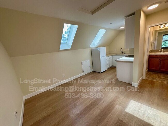 Building Photo - 2625 NE Clackamas St