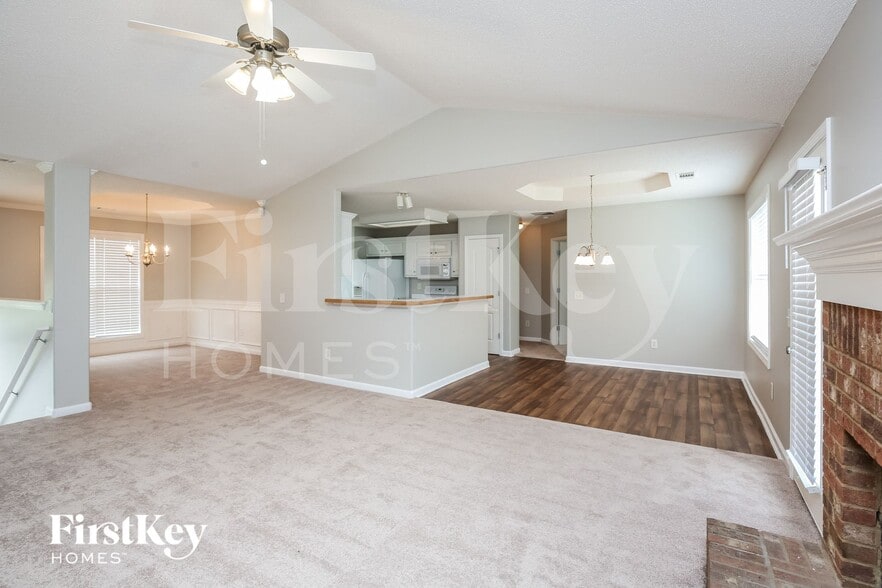 Building Photo - 833 Brandon Dr