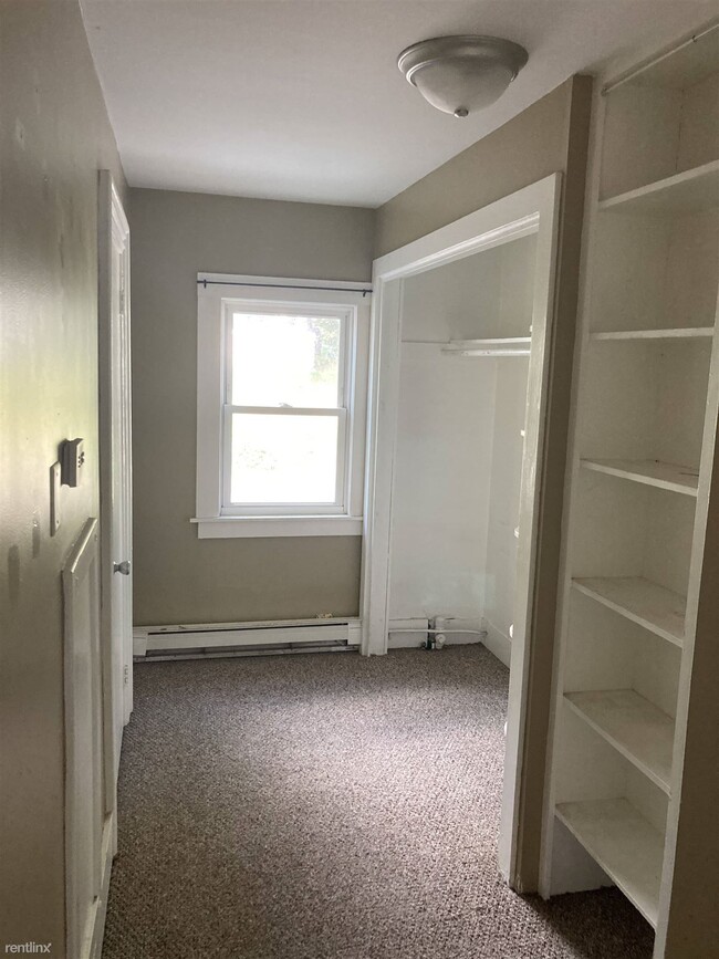 Building Photo - 3 br, 1 bath Triplex - 24 Mount Globe Stre...