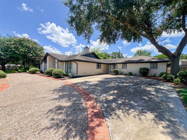 Building Photo - 8107 S Braeswood Blvd