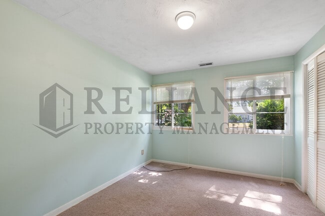 Building Photo - 749 N Westridge Dr