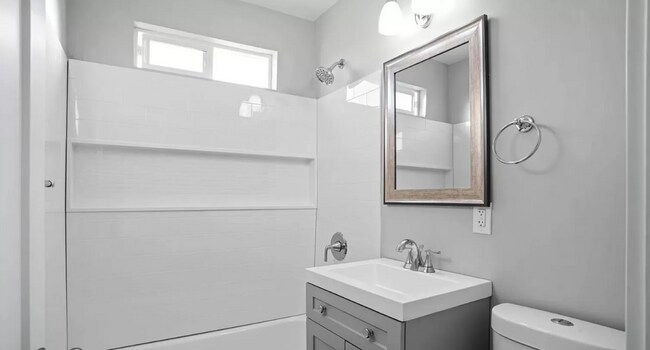 Building Photo - 2 Bed, 1 Bath Unit in Clairemont/Bay Park area