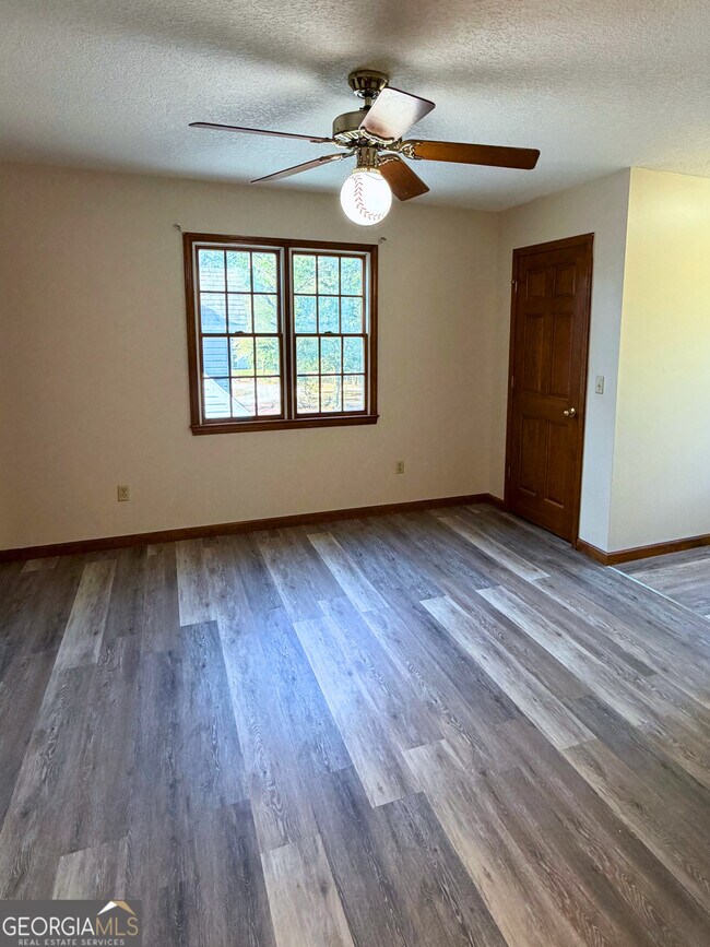 Building Photo - 1818 Union Carbide Rd