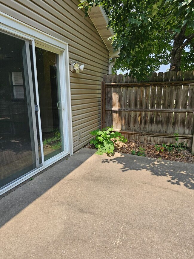 Building Photo - 2 Bedroom 1 Bath Duplex in West Columbia - Updates 2026