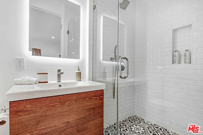 Building Photo - 434 N Ogden Dr