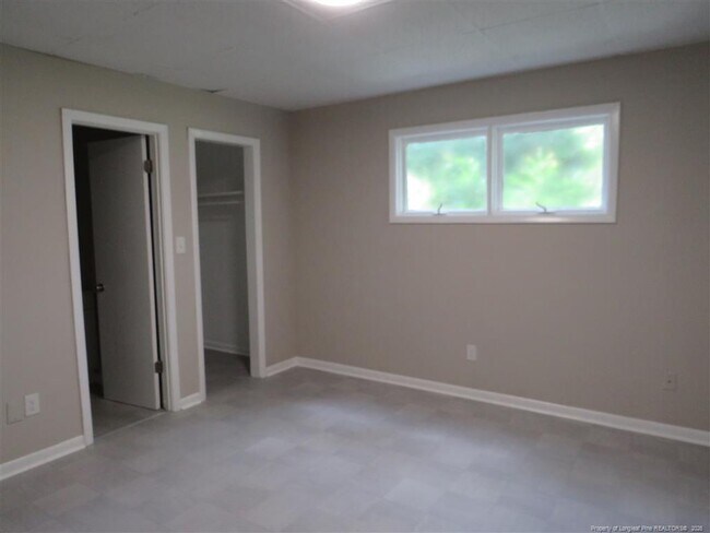 Building Photo - 210 Colonial Dr