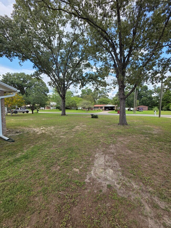 Building Photo - 318 Powell Dr