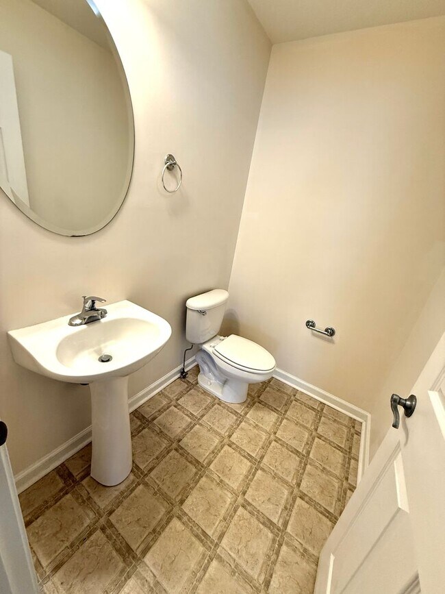 Building Photo - Available for the 2026-2027 lease term.