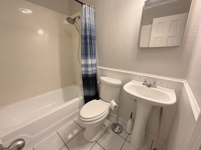 Building Photo - PRE-LEASING