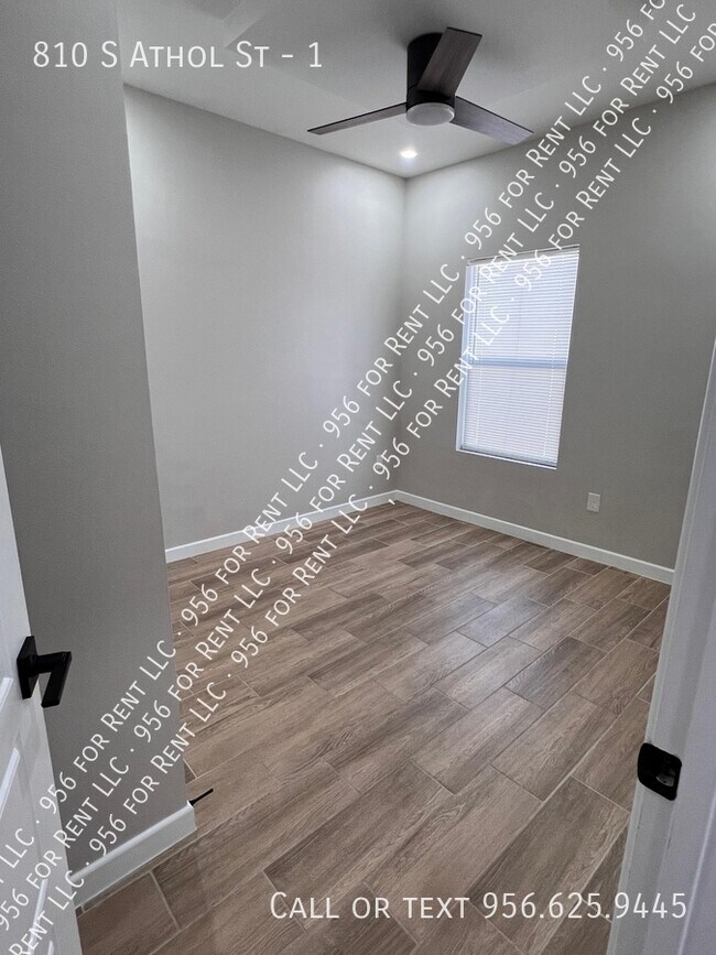 Building Photo - 810 S Athol St