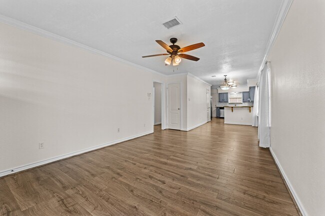 Building Photo - 842 E 29th St