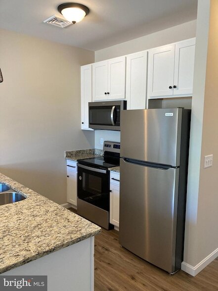 Building Photo - 376 E Main St