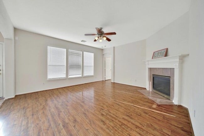 Building Photo - 815 McIntosh Bend Dr