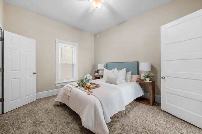 Building Photo - 2 or 3 bed/1 bath house in Indian Hills av...