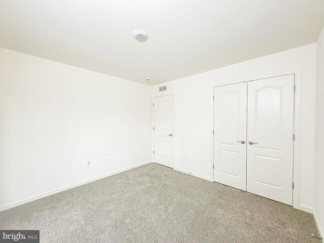 Building Photo - 10001 -B American Pharoah Ln