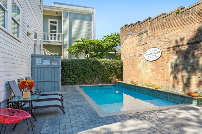 Building Photo - 1719 Terpsichore St