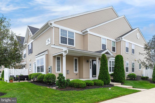 Building Photo - 503 Lexington Mews