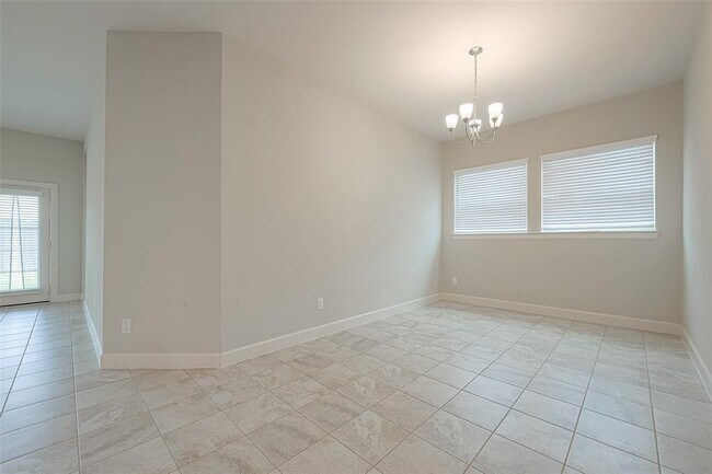 Building Photo - 402 Jolly Ginger Dr