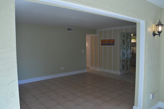 Building Photo - 115 Indian River Dr