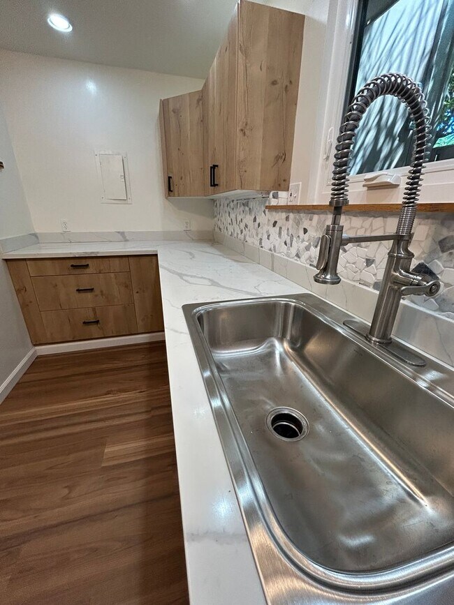 Building Photo - Available on 05/05/26, 1170 sq ft, 3 Bedrooms, 1.5 Baths, 2 Assigned Parking at Palehua Hale in M...