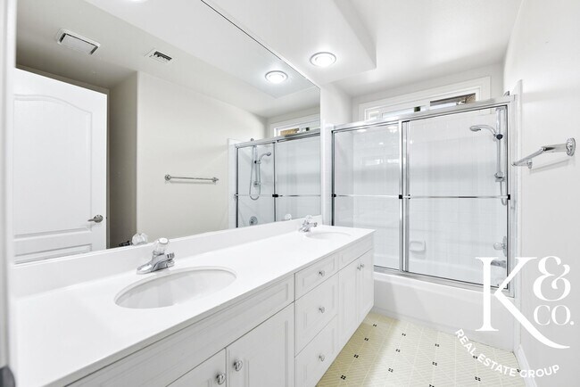 Building Photo - Immaculate 4-Bedroom Home in Sought-After ...