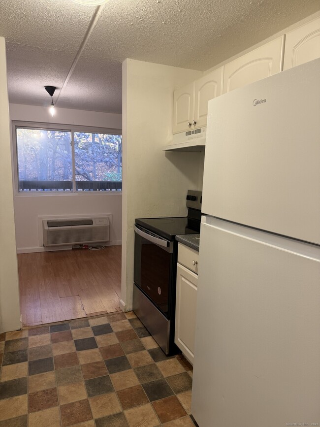 Building Photo - 126 Triangle St