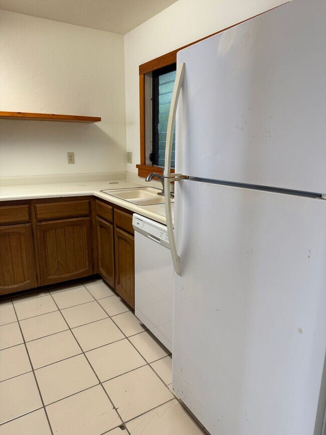 Building Photo - For Rent | 2 Bedroom, 2 bathroom Condo in Kona Eastwind with 1 assigned parking stall