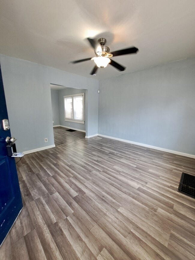 Building Photo - 161 S Harbine Ave
