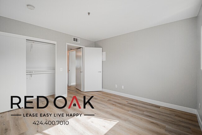 Building Photo - 6700 Franklin Pl